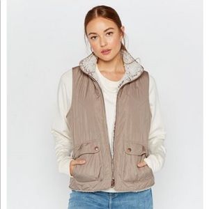 Quilted Baz Vest in light brown zip up